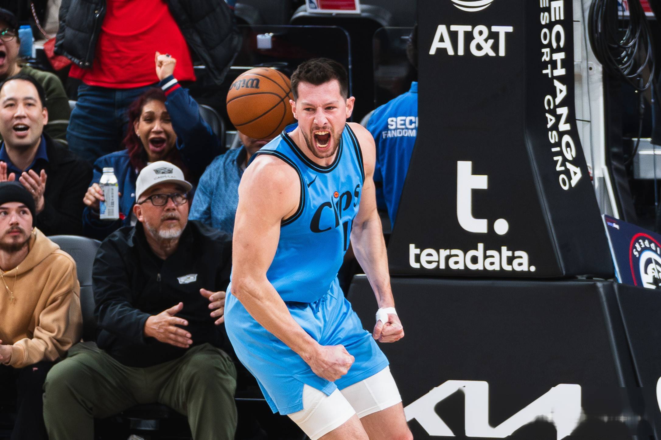 包含NBA季后赛赛后走向成谜；孟菲斯灰熊临场应变；底气十足；阵容厚度经受考验的词条