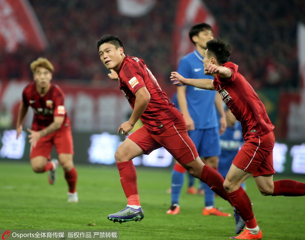 新疆广汇今晚官宣签约，志在中超名次提升，震撼外界，临场指挥获称赞