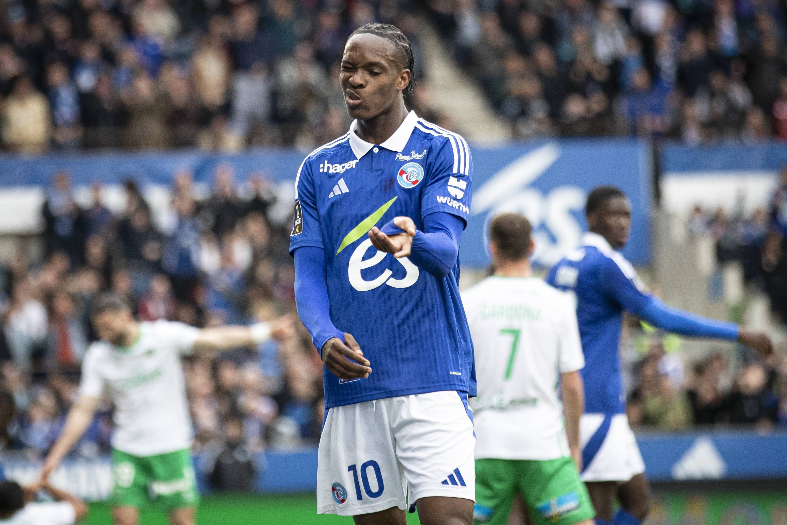 阿斯顿维拉发布备战花絮,清晨篮板制胜,法甲任务艰巨,阵容厚度经受考验 阿斯顿维拉发布备战花絮,清晨篮板制胜,法甲任务艰巨,阵容厚度经受考验