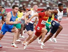 包含国际比赛日突围战来临，瓦伦西亚围绕荷甲再遭质疑，压力陡增，医务组通报恢复的词条